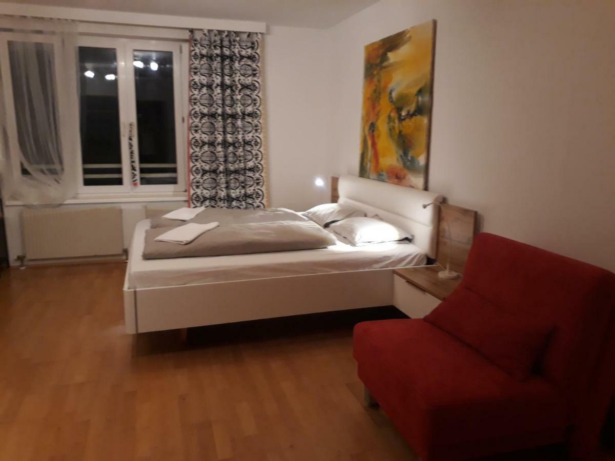 Cute Metro U4 Apartament